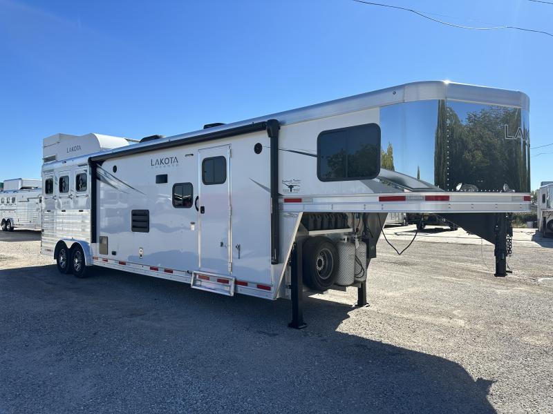 2022 Lakota 3H 12'8 SW w/ Slide Out LQ Horse Trailer - Image 13