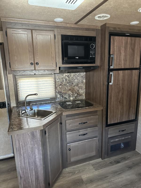 2022 Lakota 3H 12'8 SW w/ Slide Out LQ Horse Trailer - Image 9